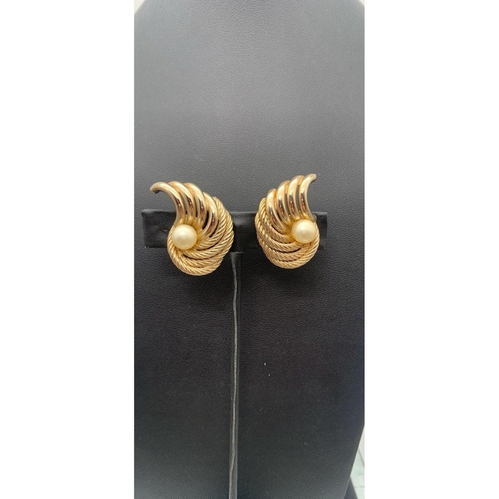 Vintage‎ Designer Bergere Gold Tone Swirl And Faux Pearl Clip On Earrings